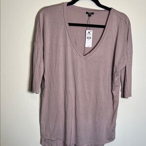 Express Women's V-Neck Mauve Top NWT Size Small. Relaxed fit